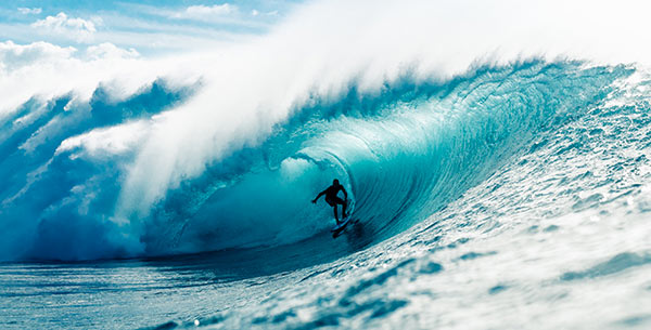 Surfeur grosse vague